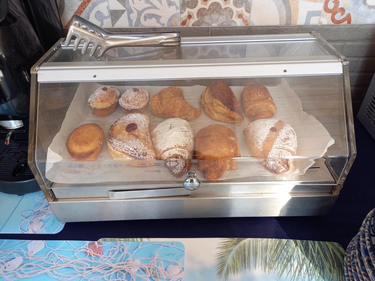 La colazione di B&B VILLA BREZZA MARINA