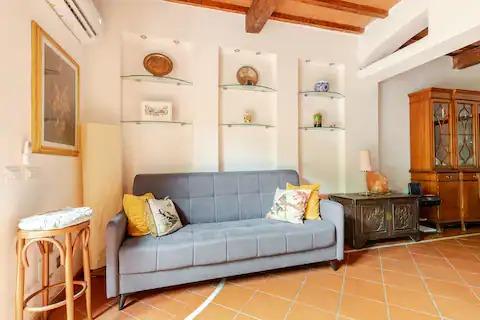 salotto con divano letto per due