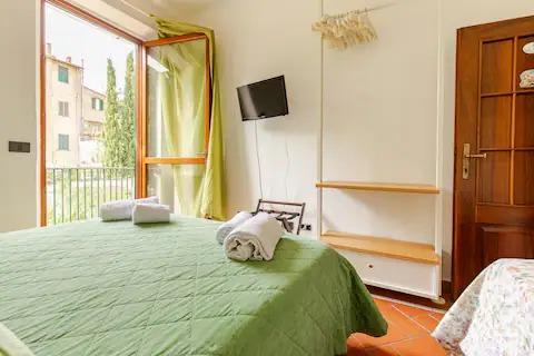 camera tripla vista giardino