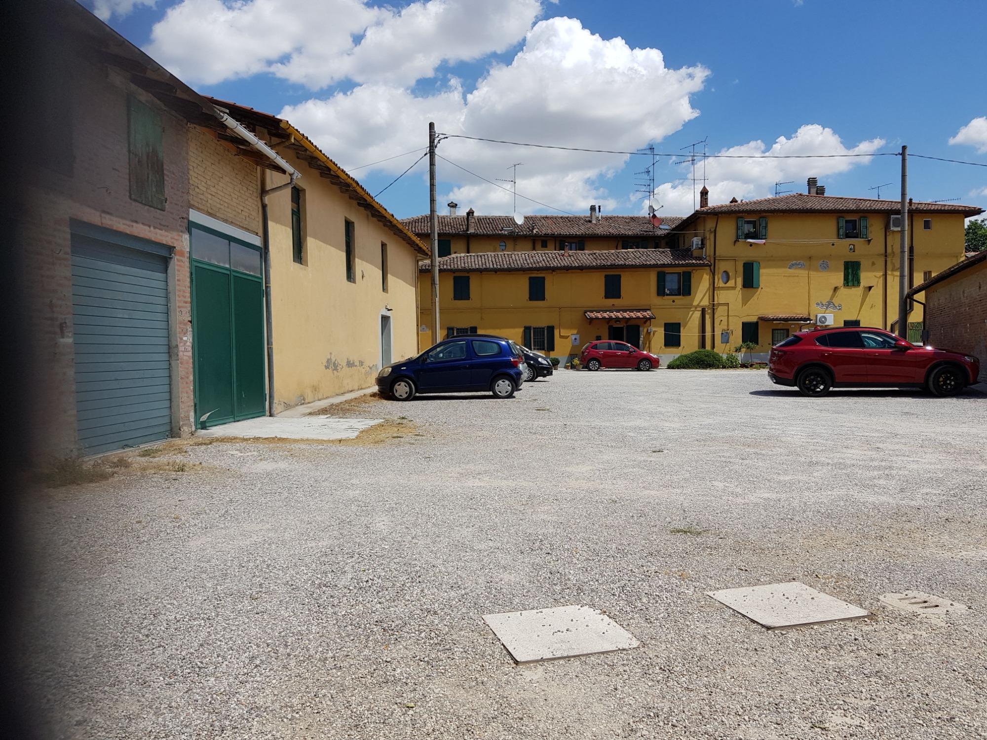 parcheggio libero dietro casa