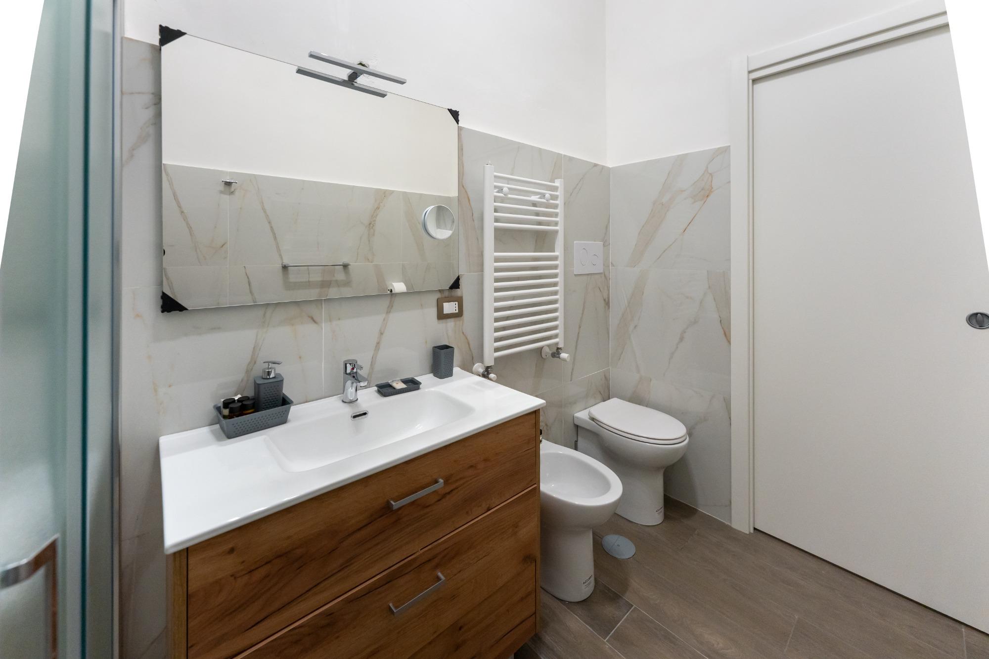 bagno Capri condiviso con Vesuvio