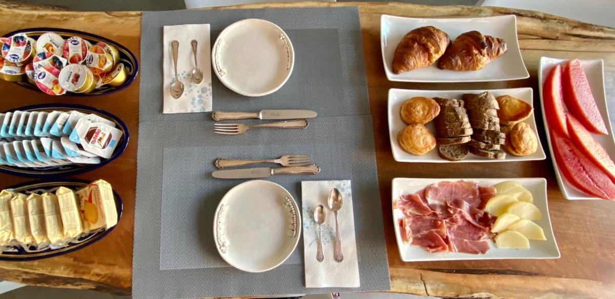La colazione di CENTRO STORICO VIA SASSARI ACCOMMODATION