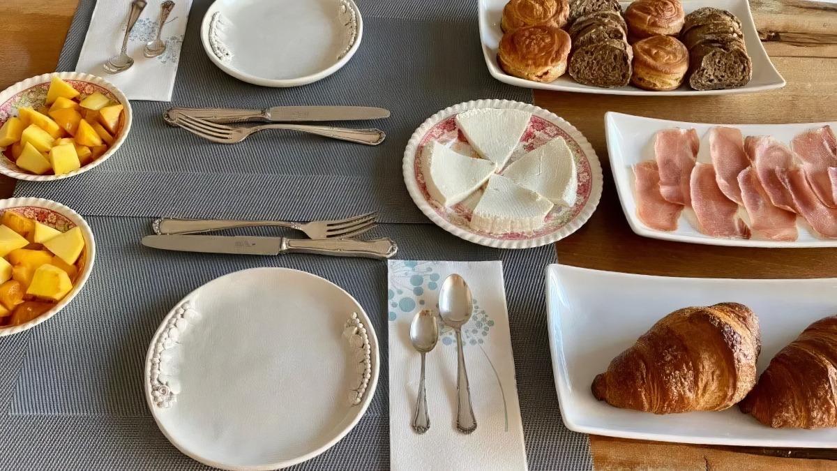La colazione di CENTRO STORICO VIA SASSARI ACCOMMODATION