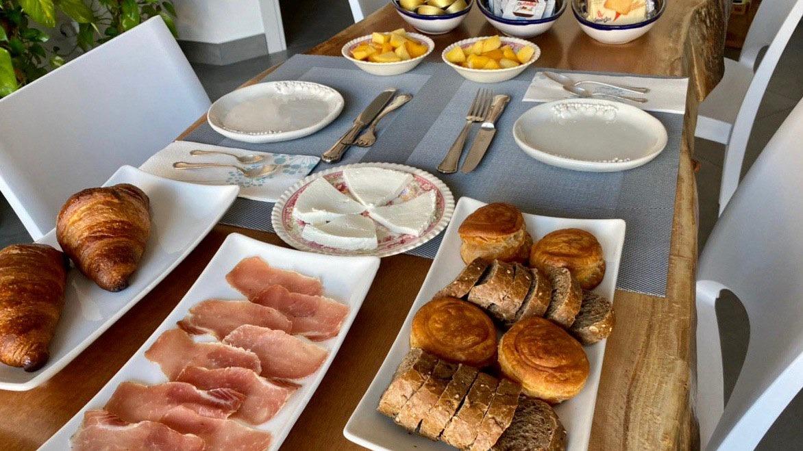 La colazione di CENTRO STORICO VIA SASSARI ACCOMMODATION