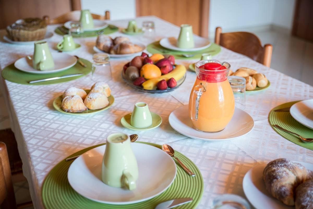 La colazione di B&B E CASA VACANZE IL GIRASOLE
