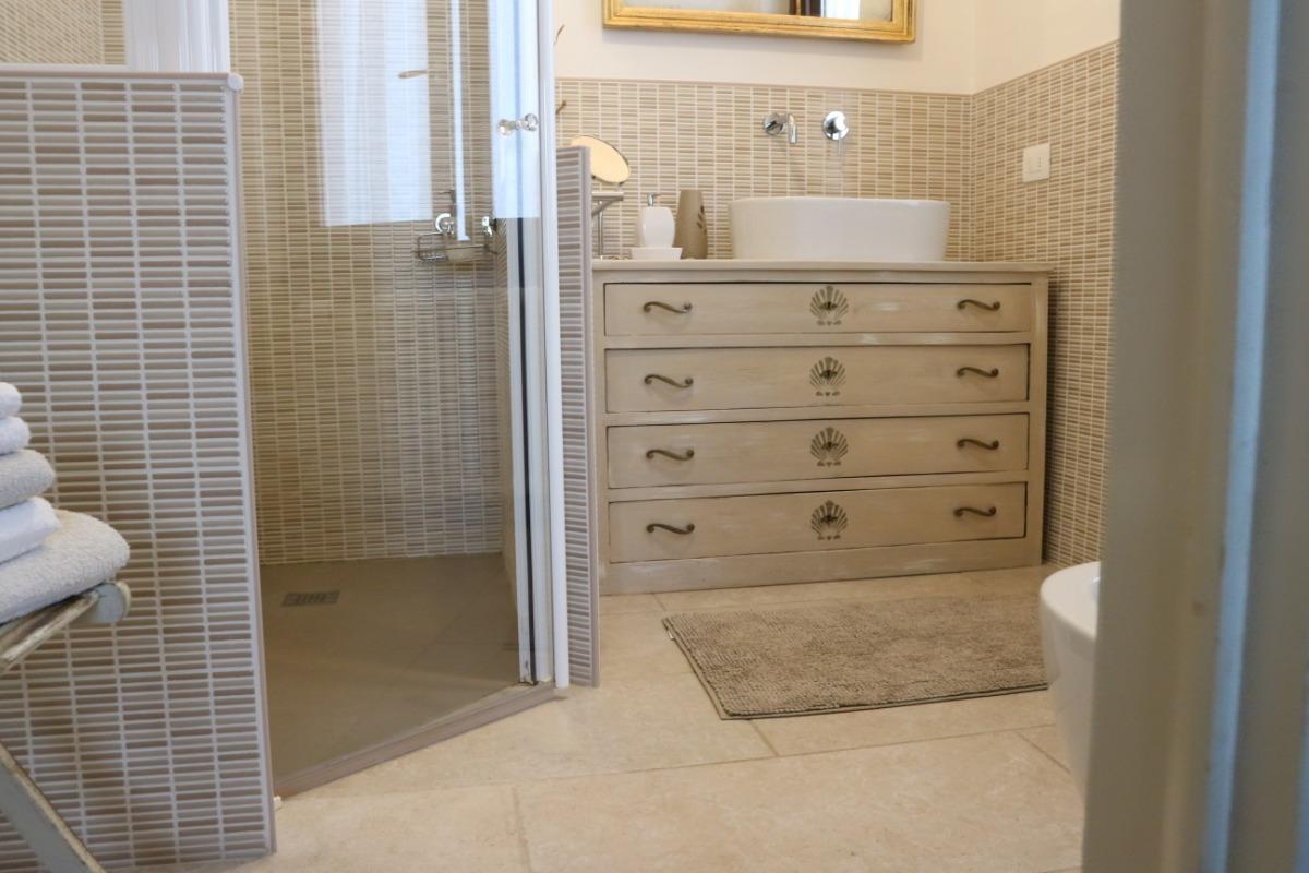 Bagno Camera Tina e Fiore