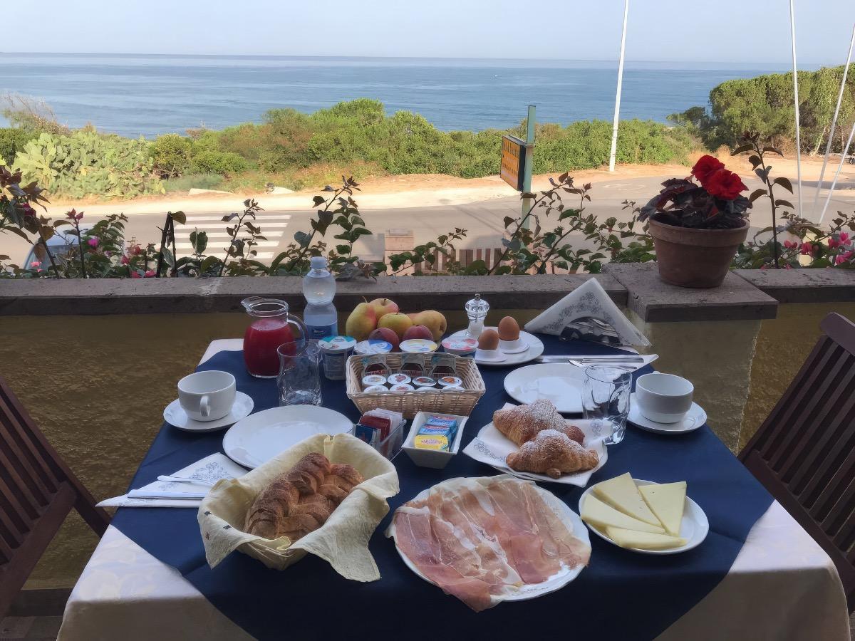 La colazione di TORRE DEL POZZO GUEST HOUSE