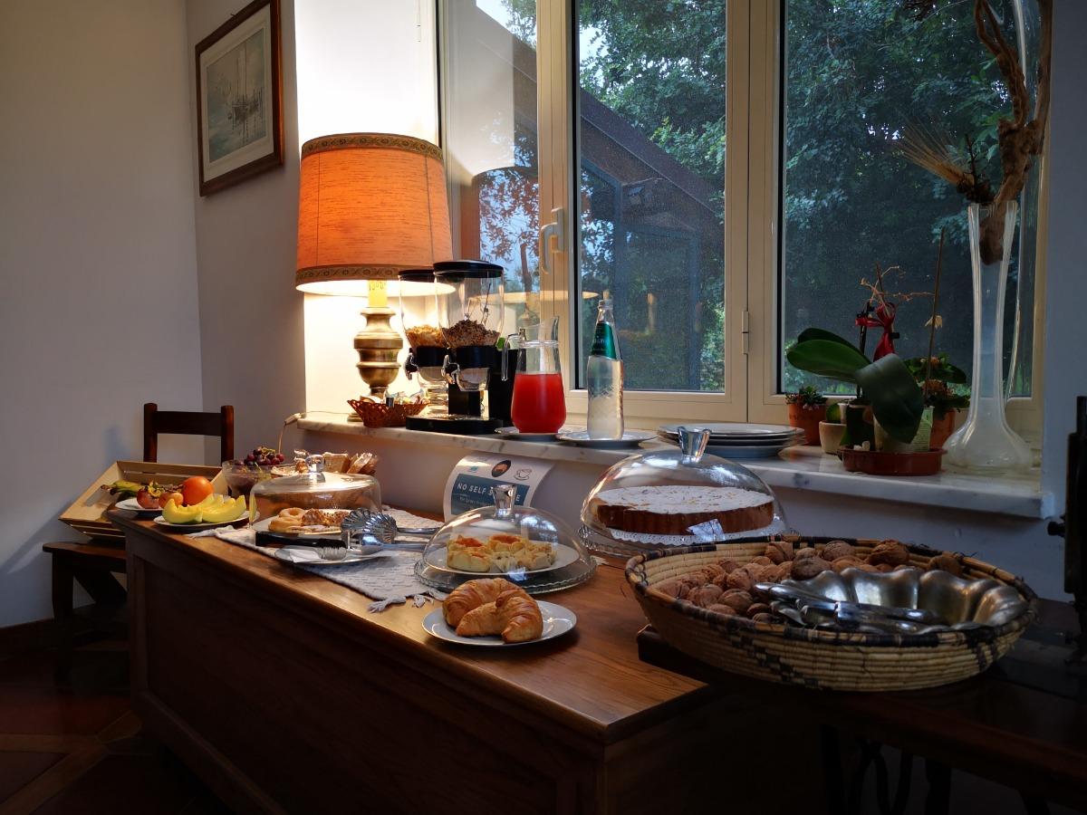 La colazione di LA TINAIA COUNTRY HOUSE BED & BOARD