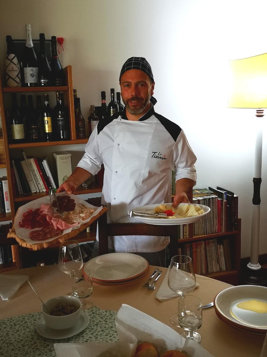 Il ristorante di LA TINAIA COUNTRY HOUSE BED & BOARD