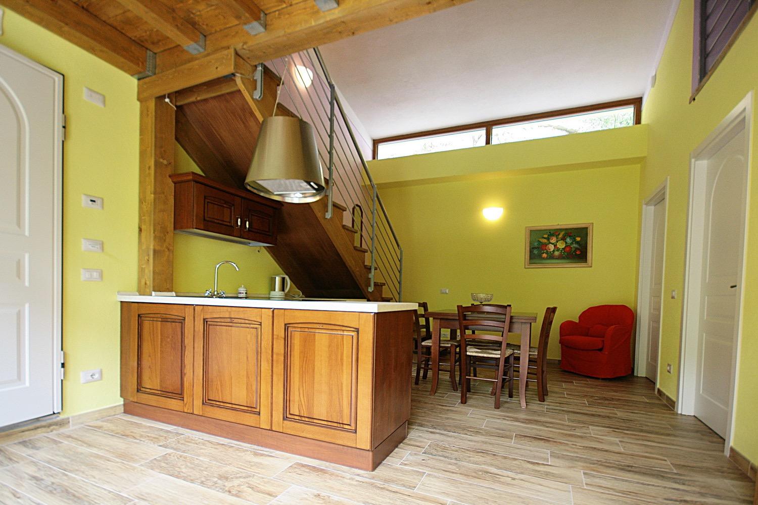 Cucina completa con zona pranzo