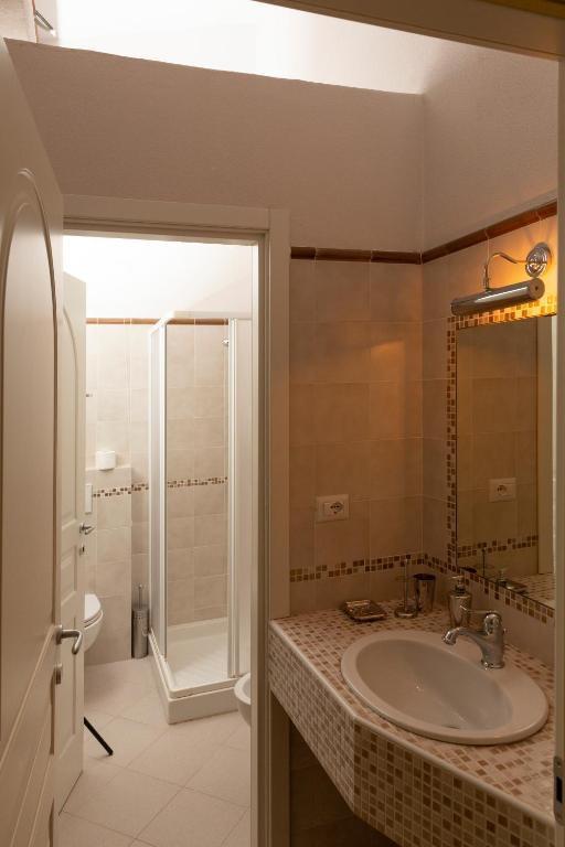 Bagno completo con doccia