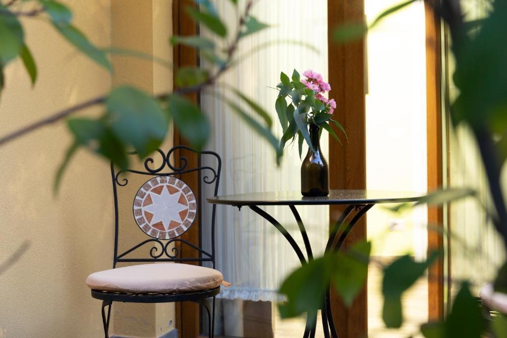 Balcone accessibile dal soggiorno ad uso riservato dell'appartamento