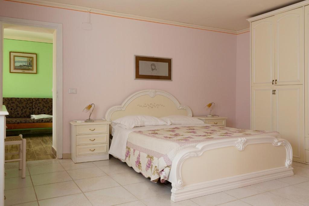 Ampia camera da letto, letto matrimoniale