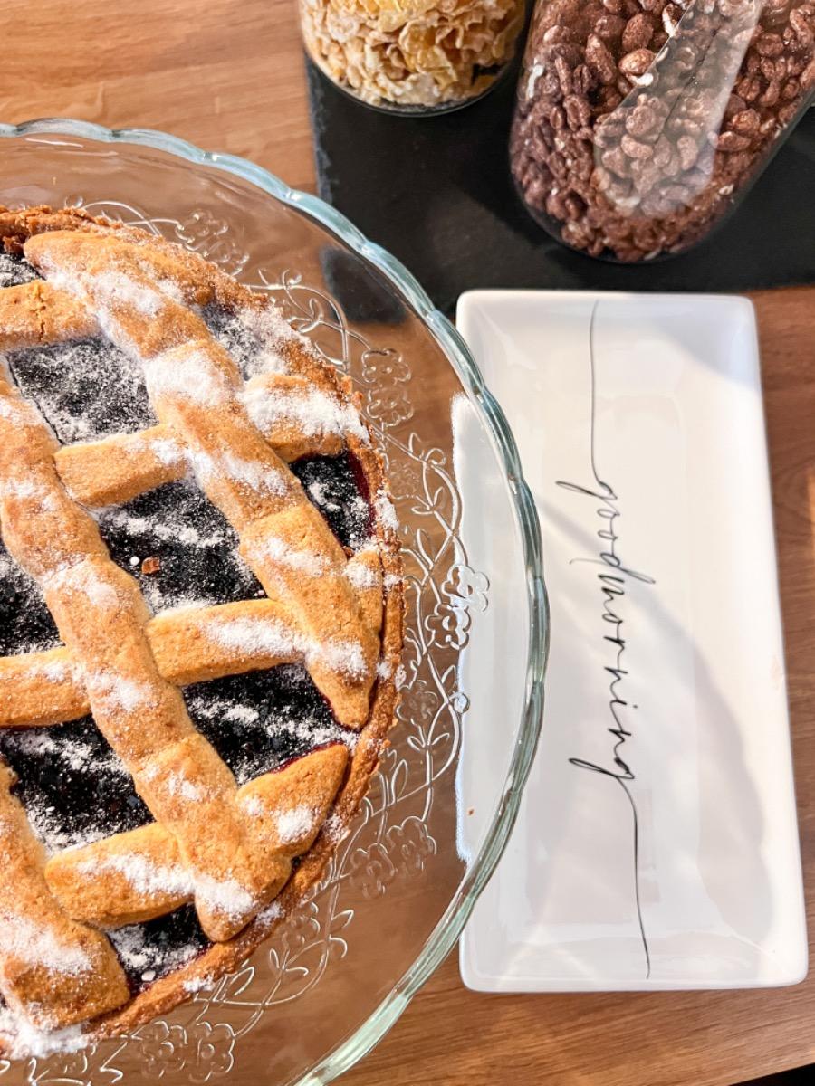 Crostata fatta in casa con prodotti locali