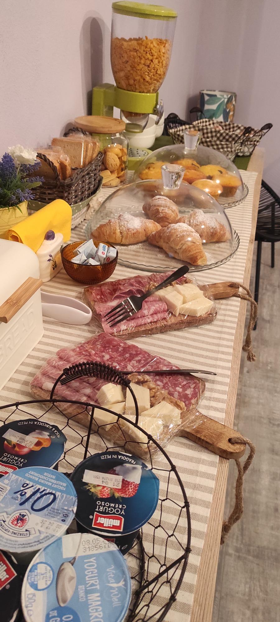 La colazione di B&B CASCINA GRATTINERA