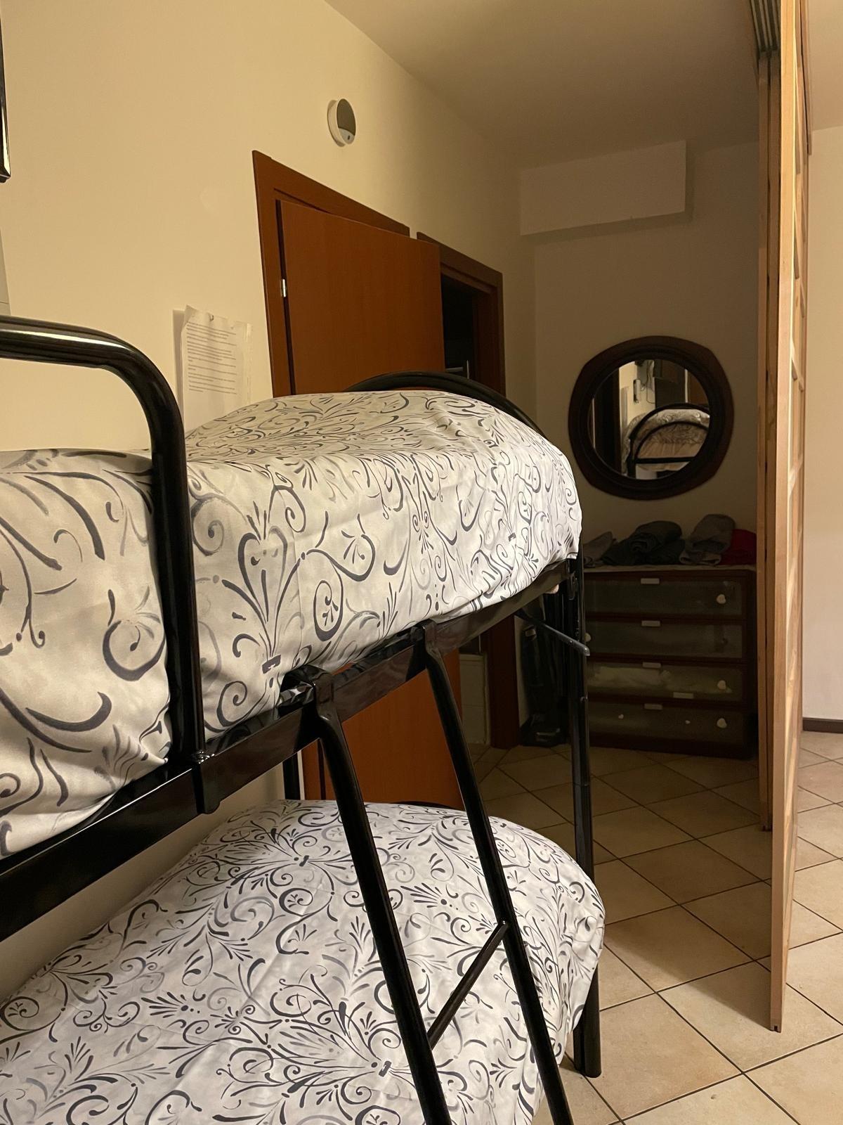 il letto a castello prima stanza con vista in fondo entrata seconda stanza e bagno