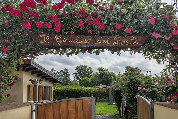 B&B Il Giardino dei Poeti and Apartments