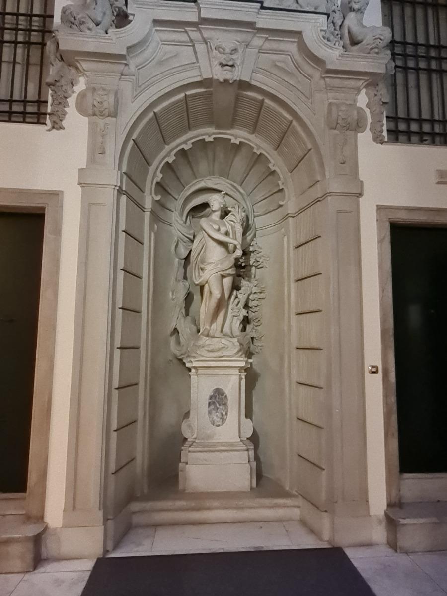 Ingresso Palazzo Piano 1 - via San Luca