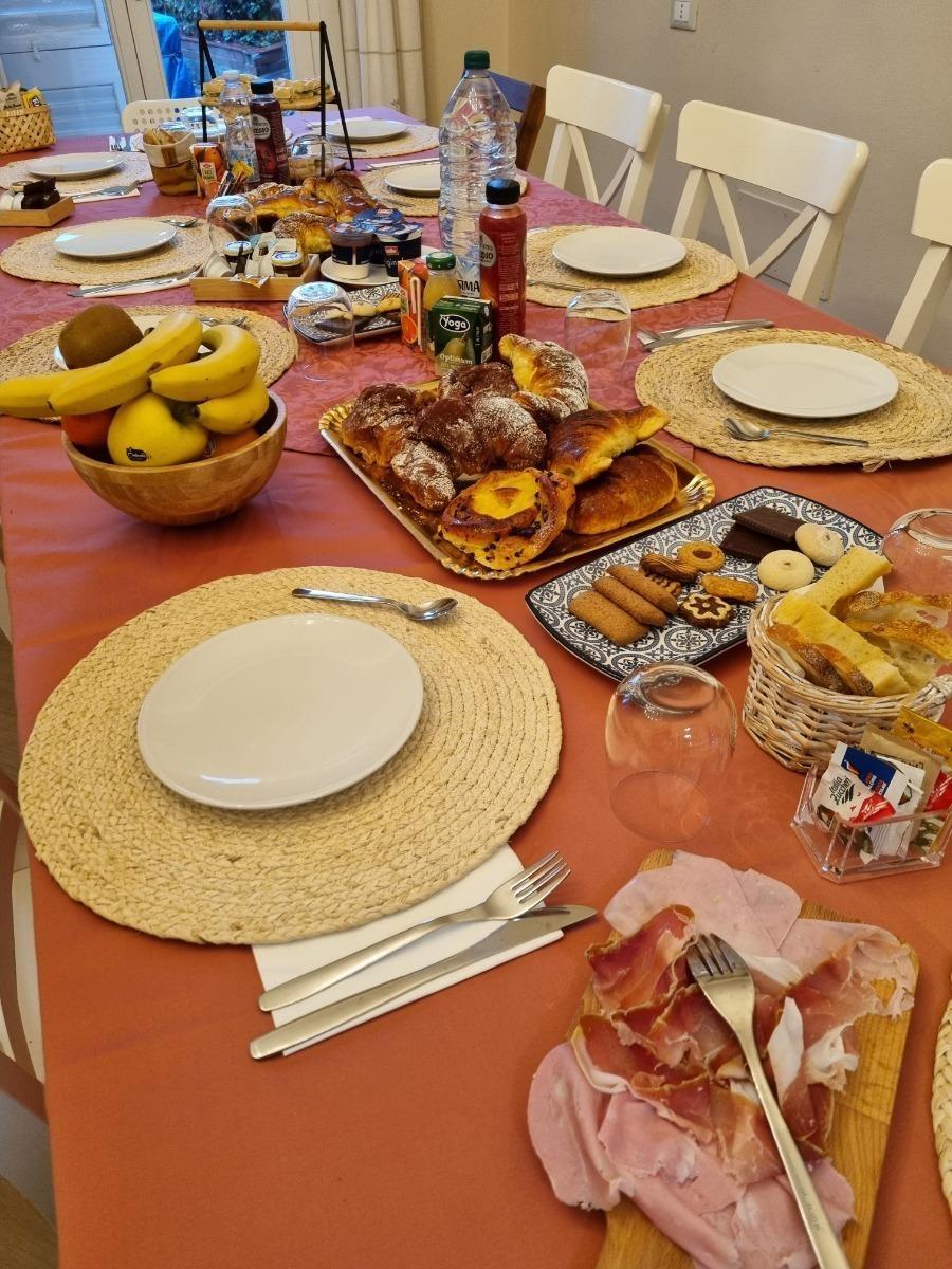 La colazione di B&B LE ROSE DI PAOLA