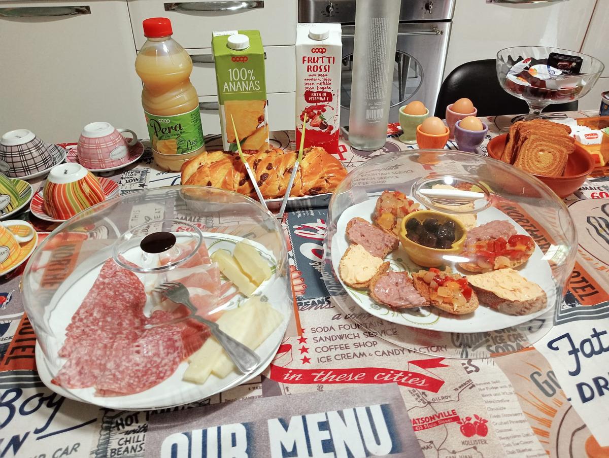 La colazione di CASA DEL GIRAMONDO B&B
