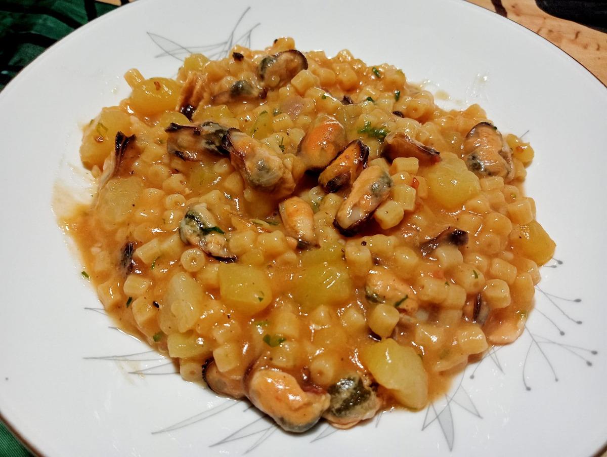 Pasta with mussels and potatoes