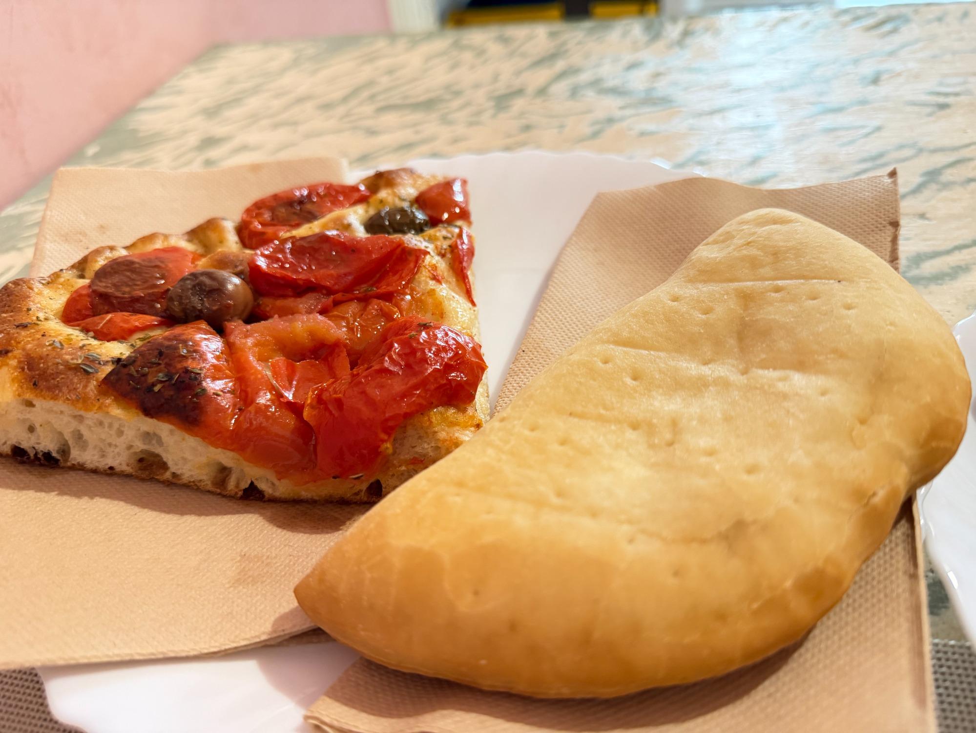 COLAZIONE SUPER PUGLIA  € 11,50 a persona / per person Colazione Plus + / Plus Breakfast Focaccia barese / Traditional Bari-style focaccia Panzerotto