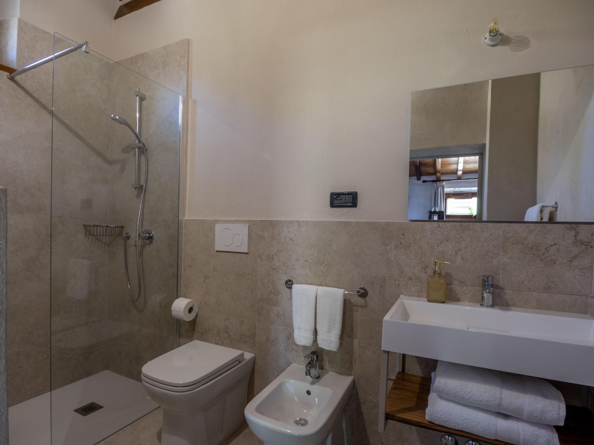 Bagno Camera ovest piano primo