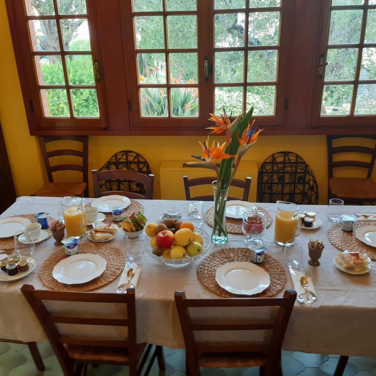 La colazione di VILLA GAIA - LA FINESTRA SUL MARE