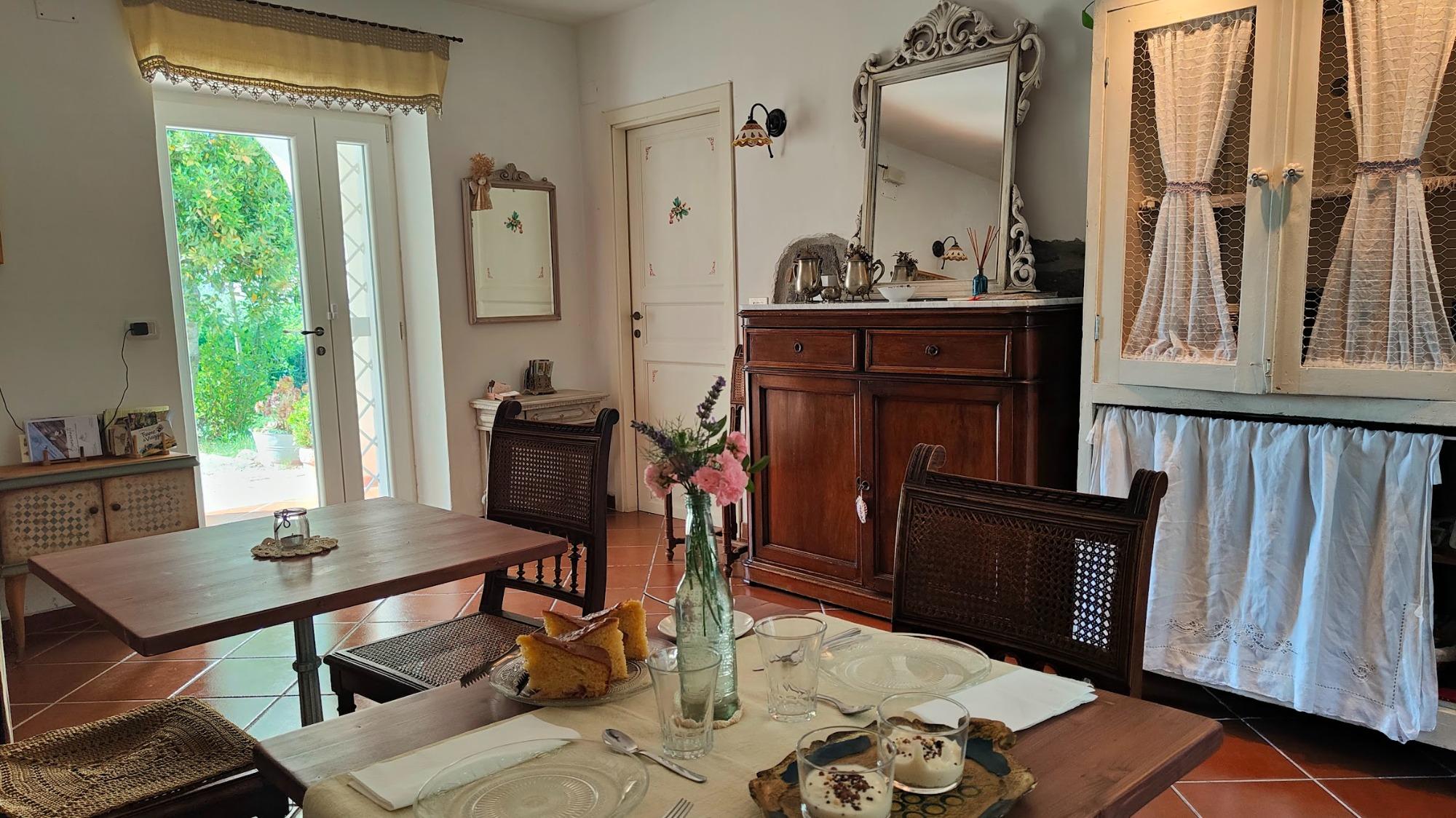 Breakfast in the room equipped for your relaxation and moments of taste