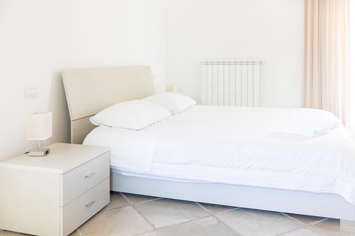 Camera Patronale con accesso ad ampio terrazzo e bagno privato.