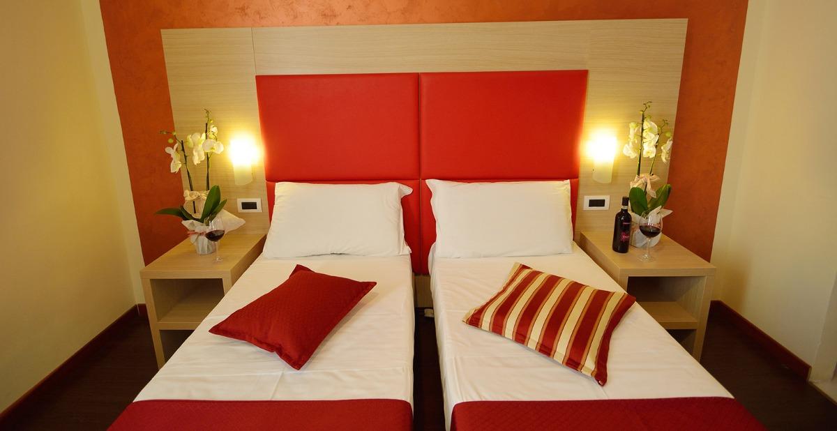 Camera del B&b Marbò Florence colore rosso