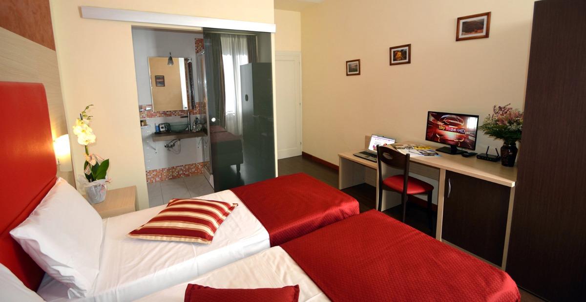 Camera del B&b Marbò Florence colore rosso