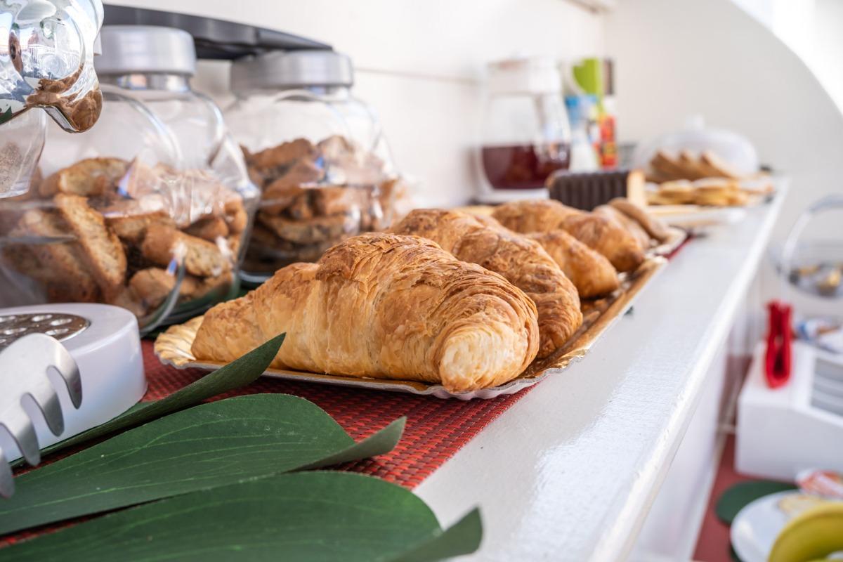 La colazione di OK HOME PESCARA ROOMS