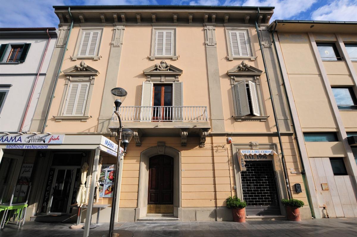 Villa lato corso pedonale