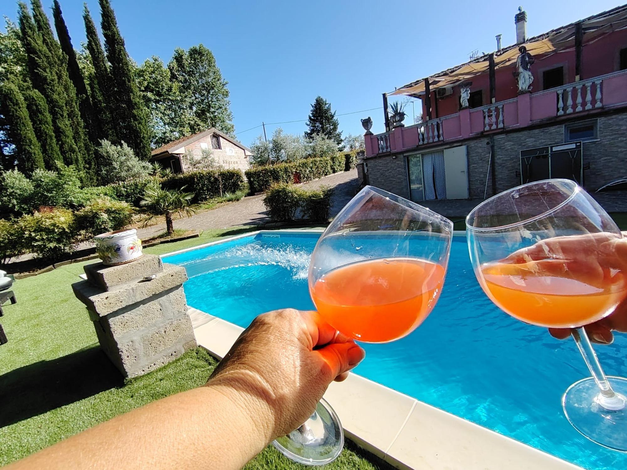casa vista interna dalla piscina
