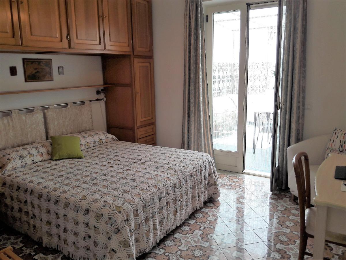 camera da letto con uscita verso il terrazzo