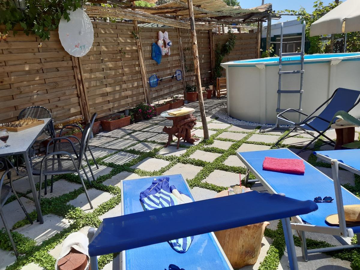 giardino con piscina prenotabile con supplemento