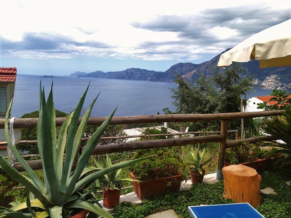vista mare fino a Capri dal giardino