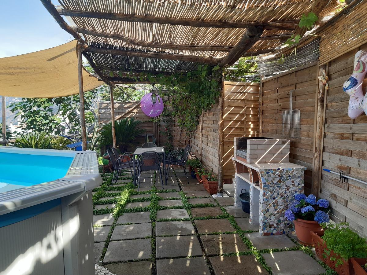 giardino con piscina prenotabile con supplemento