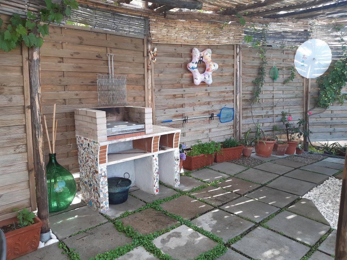 giardino con piscina e bbq grill prenotabile con supplemento