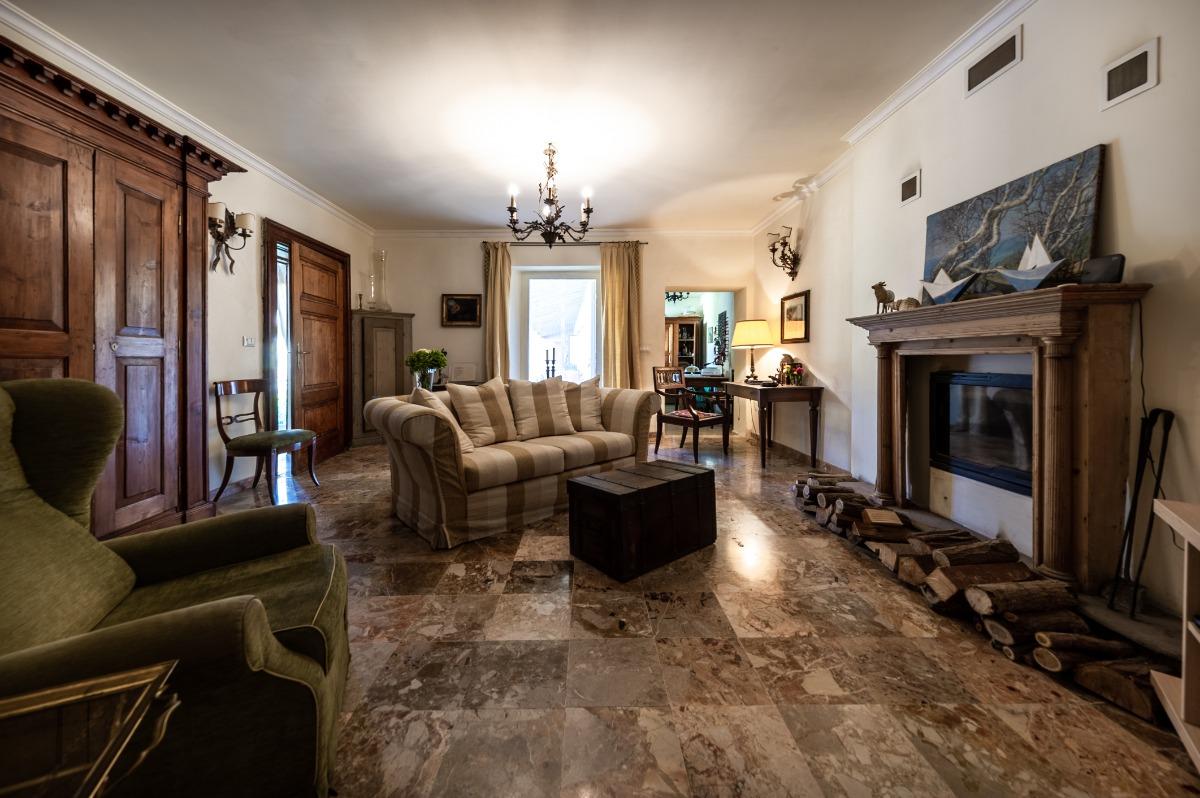 Salotto piccolo con accesso al portico