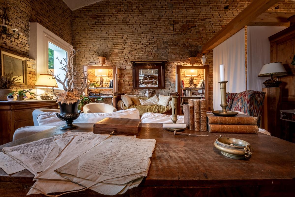 Rustic house: Detail