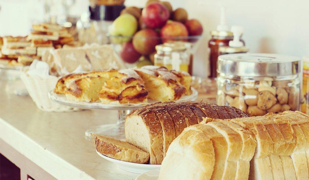 La colazione di HOTEL LUX B&B