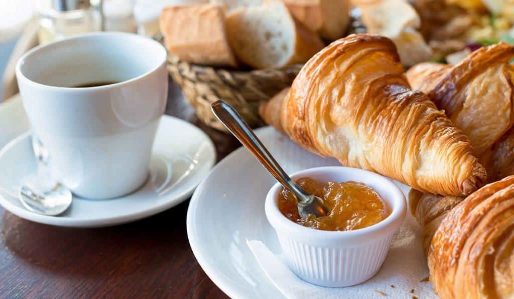 La colazione di HOTEL LUX B&B