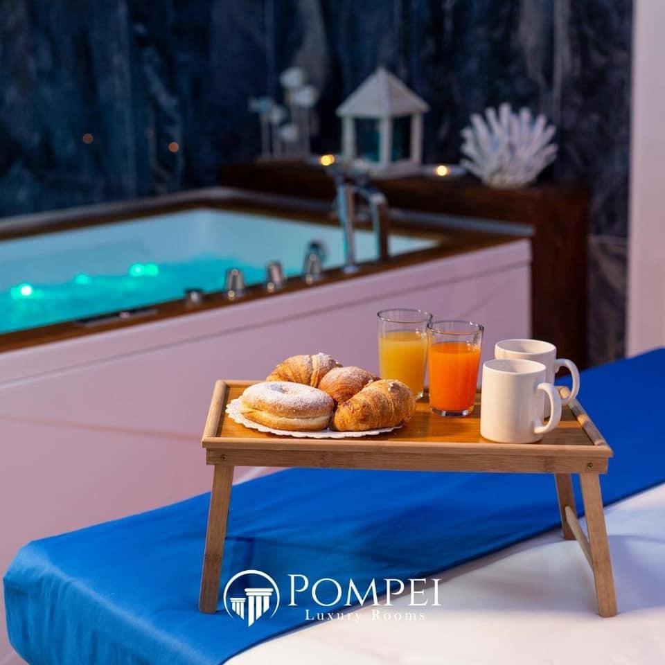 La colazione di POMPEI LUXURY ROOMS