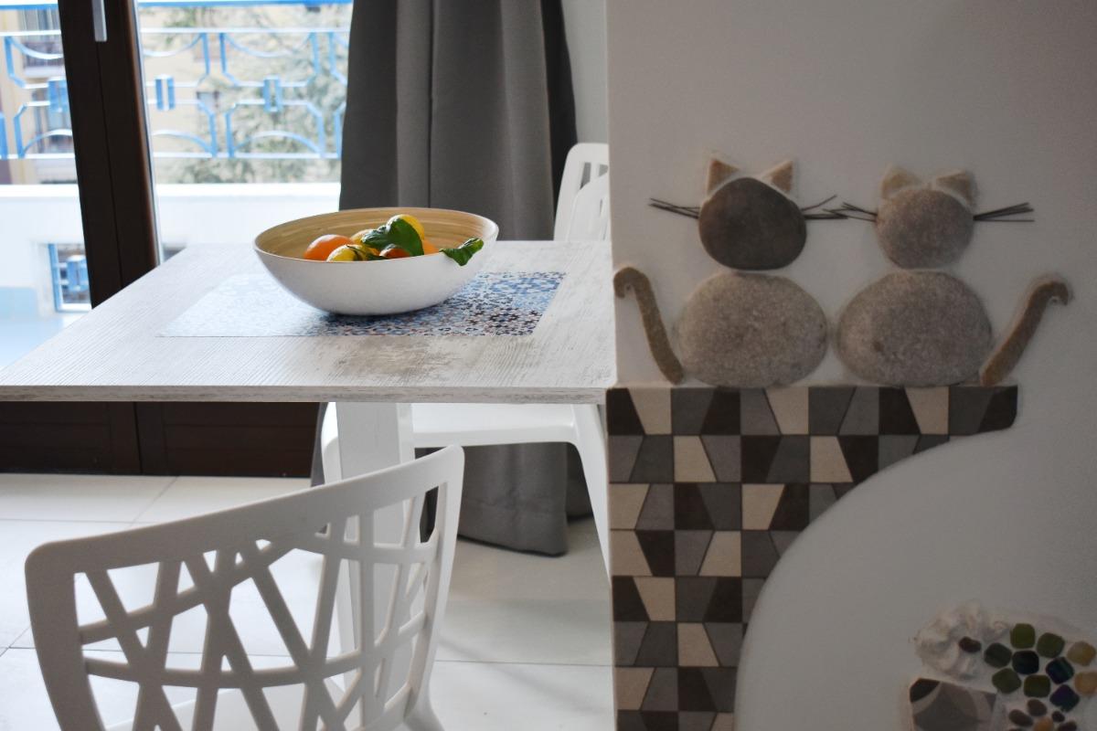 Kitchen, dining, artistic and bright area in the center of Sorrento