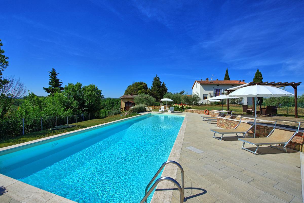 Piscina con vista appartamento