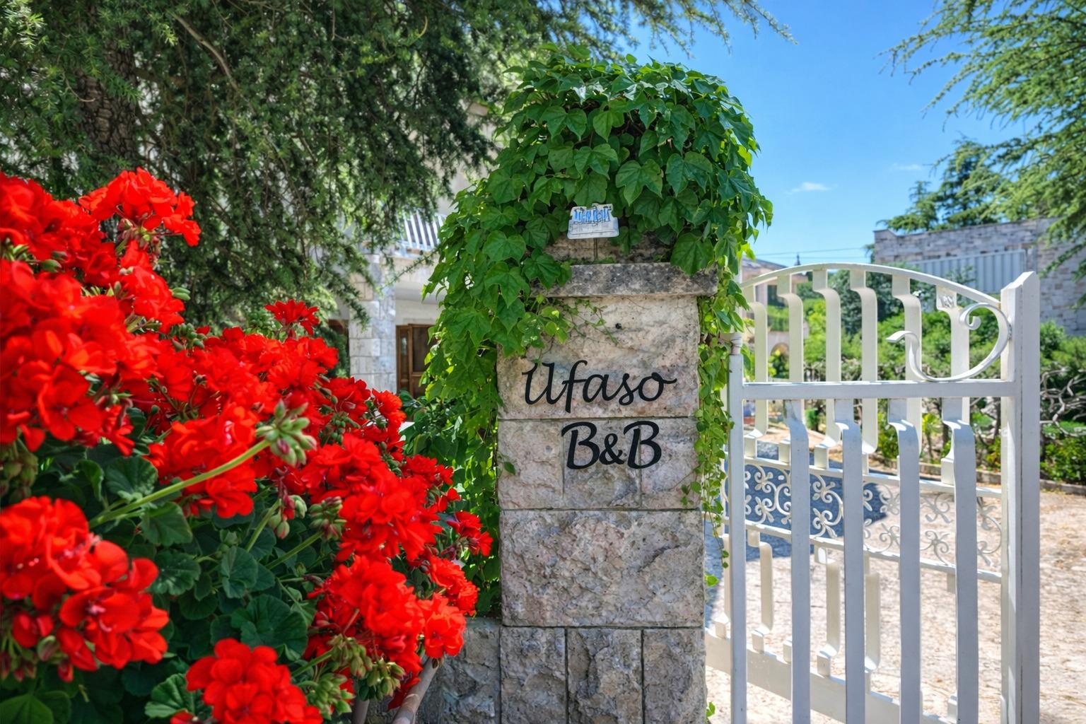 Ingresso del B&B Il Faso, immerso nella tranquillità di Laureto di Fasano, nel cuore della Valle d’Itria.