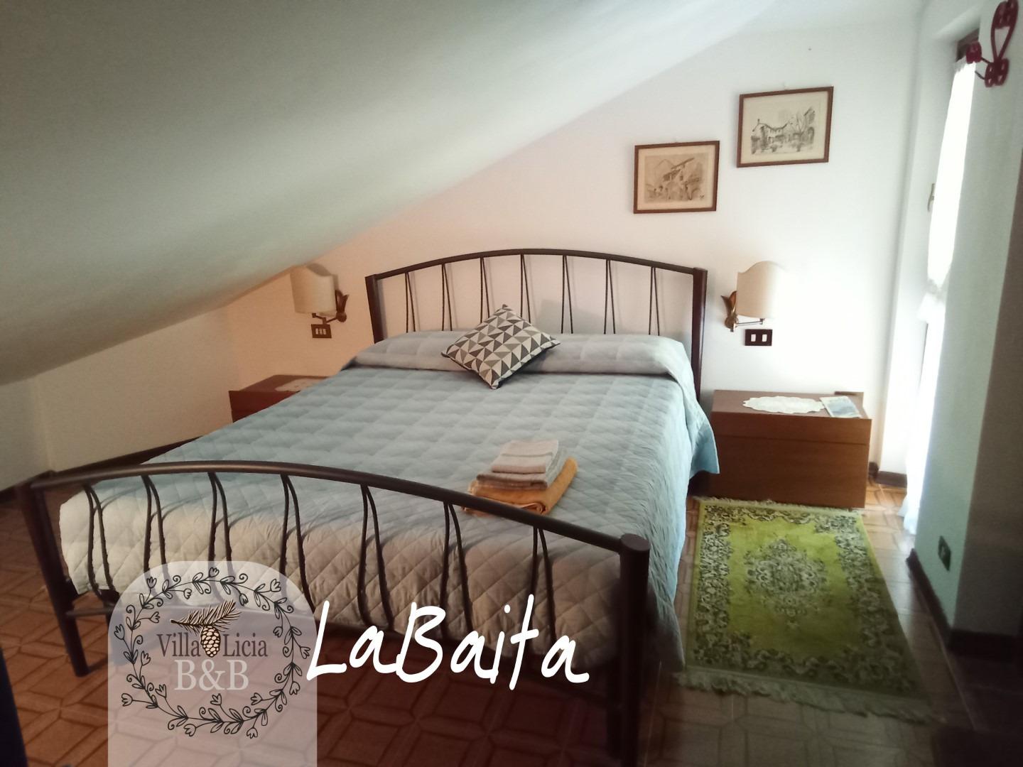La camera Baita di Villa Licia, semplice, confortevole e accogliente.