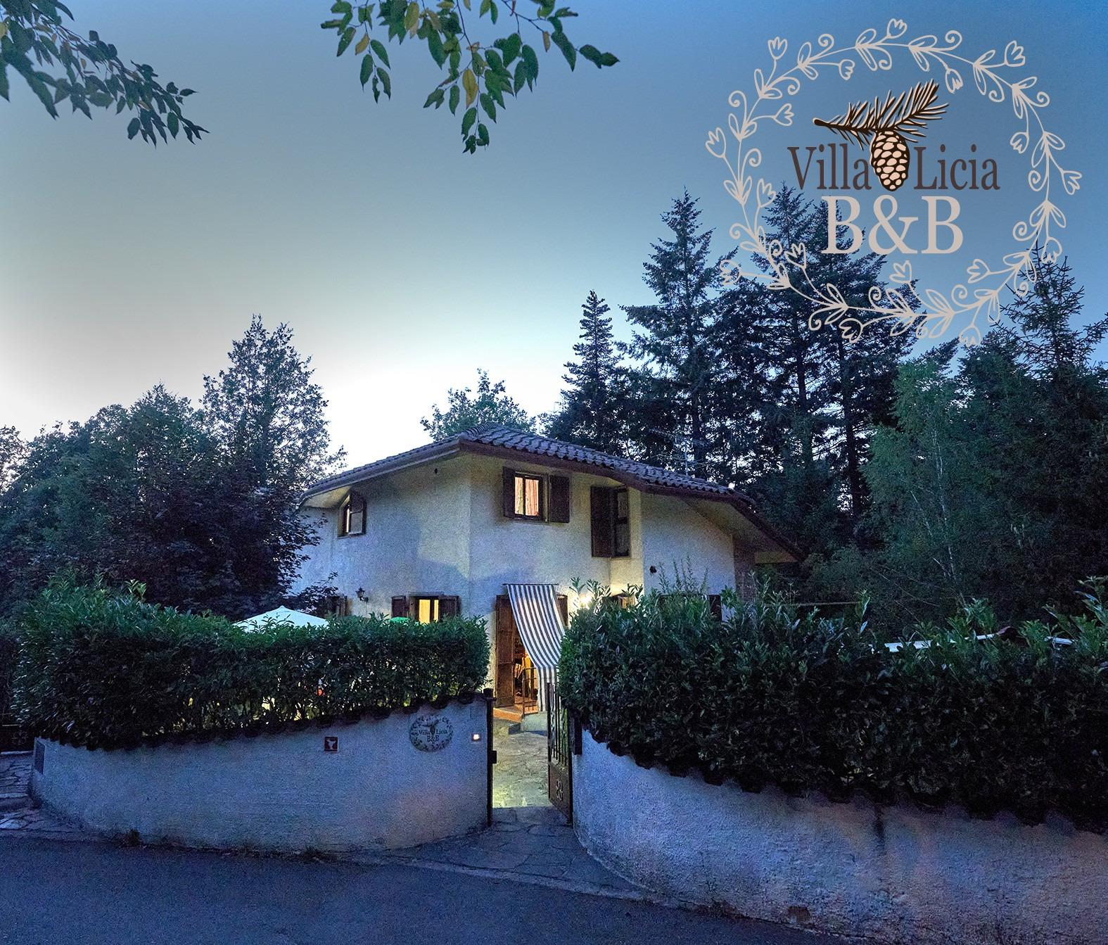 B&B Villa Licia al tramonto, immerso nella natura delle Pizzorne.